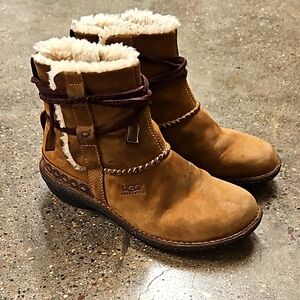 UGG Tan Ankle Boots with Cream Fur Lining